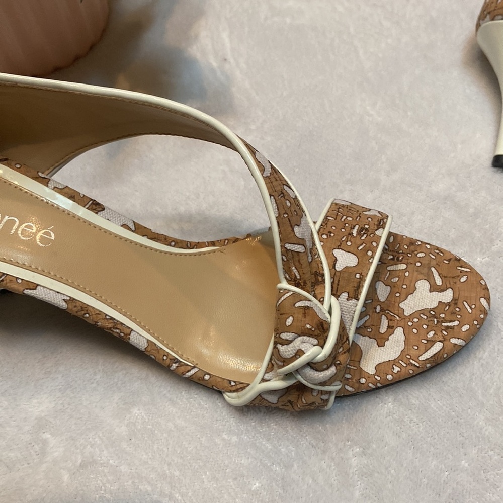 J Renee Tan and White Shoes Size 10 1/2M - Picture 12 of 12